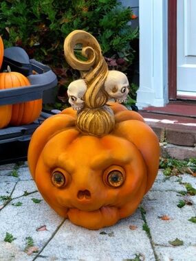 Hallows’ Eve Spooky Pumpkin Figurine Creepy Skull Stem Bulging Eyes Halloween